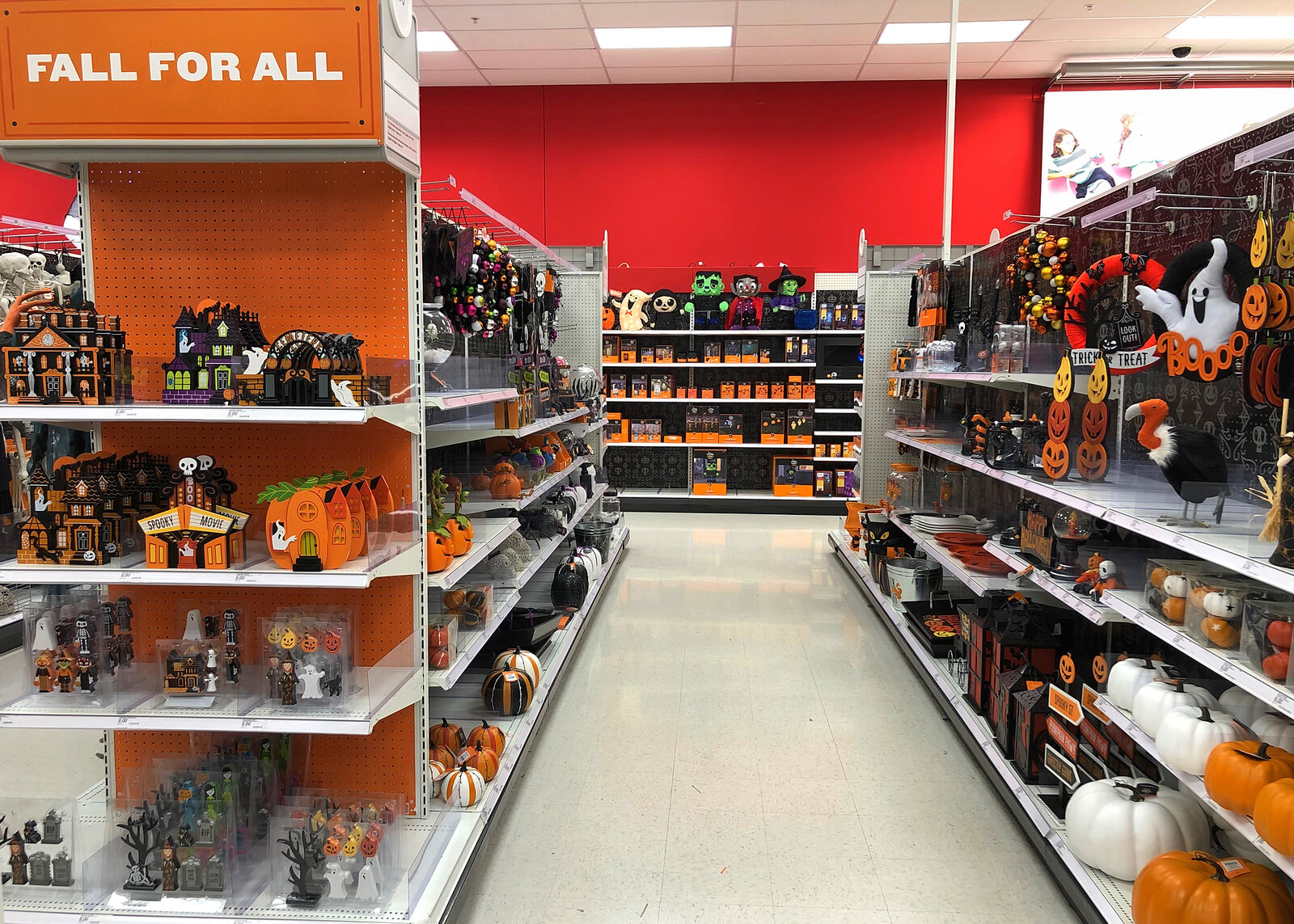 How to Select the Right Items for Your Halloween Store, Turning Spooky into Sales